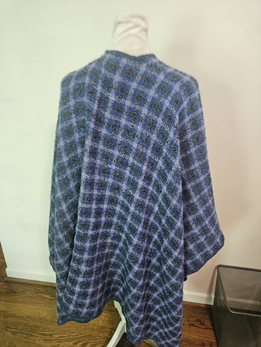Boyne Valley Weavers Irish Wool Shawl Blue Plaid One Size - Picture 2 of 3